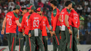 ক্যাচ মিসের মহড়া, হোয়াইটওয়াশের লজ্জায় ডুবল বাংলাদেশ
