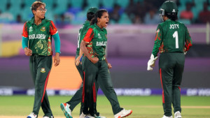 সেমির আশা বাঁচিয়ে রাখার ম্যাচে টস হেরে ফিল্ডিংয়ে বাংলাদেশ