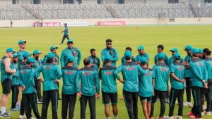 এখনো ‘শিখছেন-শেখাচ্ছেন’ প্রক্রিয়ায় ফিল সিমন্স