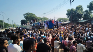 ভৈরব জেলার দাবিতে রেলপথ অবরোধ করে ট্রেনে পাথর নিক্ষেপ, আহত ২০