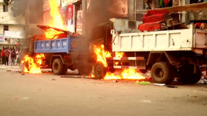ভোলায় অবৈধ উচ্ছেদের সময় পৌরসভার তিন গাড়ি পুড়িয়ে দিলেন বিক্ষুদ্ধ ব্যবসায়ীরা
