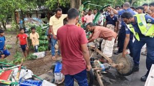 নাটোরে বাসের ধাক্কায় প্রাণ গেল অটোরিকশার ৩ যাত্রীর, আহত ২
