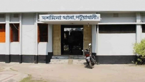 উচ্ছৃঙ্খল যুবকের হামলায় পণ্ড টাইফয়েড টিকাদান