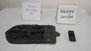 কষ্টি পাথরের মূর্তিসহ আটক ২ জন