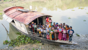 চলনবিলের ভাসমান স্কুল পেল ইউনেস্কোর পুরস্কার