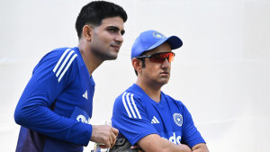 ঘরের মাঠে বাউন্সি পিচ চাইলেন গম্ভীর