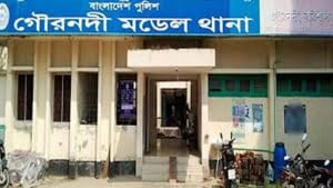 গৌরনদী-আগৈলঝাড়ার ৭০ জনকে ছাড়াতে দালালের বাড়িতে স্বজনের বিক্ষোভ