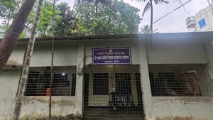 ভেড়ামারায় মহিলা অধিদপ্তরে টানা ৫ দিন উড়ছে জাতীয় পতাকা