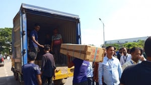 অগ্নিকাণ্ডের পর ৯ নম্বর গেট দিয়ে পণ্য খালাস শুরু