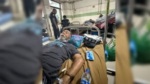হাসপাতালের বিছানায় নূরুল মজিদের হাতকড়া পরা ছবি নিয়ে বিতর্ক  