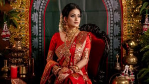 পূজায় আগে উপহার পেতাম, এখন নিজেই দিই: মন্দিরা চক্রবর্তী