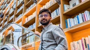 মন পড়ে আছে গ্রামের প্রতিটি মণ্ডপে মণ্ডপে: মনোজ প্রামাণিক