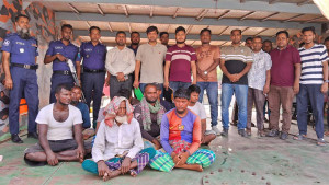 মুন্সীগঞ্জে ১০ লাখ মিটার কারেন্ট জালসহ ১২ জেলে আটক