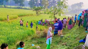 নওগাঁয় গরুবোঝাই ভটভটি উল্টে ২ ব্যবসায়ী নিহত