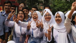 এবারও পাসের হারে এগিয়ে ছাত্রীরা