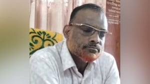 পচা চাল কিনে বাধ্যতামূলক অবসরে কর্মকর্তা 