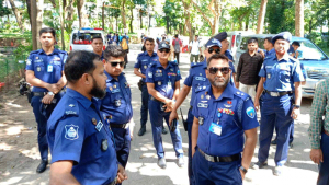 চার স্তরের নিরাপত্তা বেষ্টনীতে চলছে ১৫ কেন্দ্রে ভোটগ্রহণ