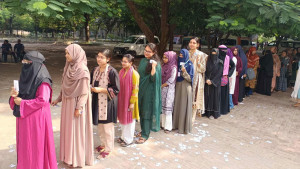 রাকসু নির্বাচনের ভোটগ্রহণ শুরু 
