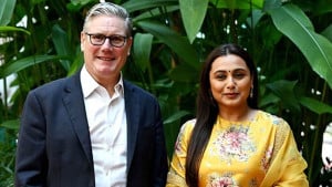 বলিউডের রানির সঙ্গে ব্রিটিশ প্রধানমন্ত্রীর সাক্ষাৎ, কারণ কী