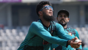 উইকেট দেখে উতলা না হওয়ার পরামর্শ মুস্তাকের