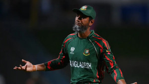 ডেঙ্গু আক্রান্ত রিয়াদকে হাসপাতালে ভর্তি 
