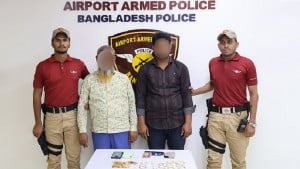 স্বর্ণ চোরাচালান চক্রে বেবিচককর্মী, সহযোগীসহ গ্রেপ্তার