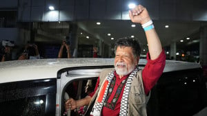 ‘আমাদের কাজ শেষ হয়নি’ দেশে ফিরে বললেন শহিদুল আলম