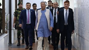 রোম সফর শেষে দেশে ফিরেছেন প্রধান উপদেষ্টা