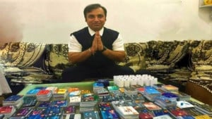 দেড় হাজার ক্রেডিট কার্ডের এই মালিক বিনামূল্যে কেনেন ফ্লাইট টিকিট