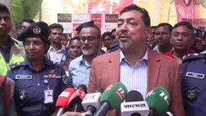 সাবেক মন্ত্রী নূরুল মজিদের হাতকড়ার ছবি ভুয়া: স্বরাষ্ট্র সচিব