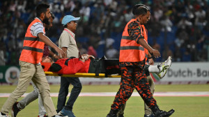রিশাদের জোড়া শিকারে চেজের পর ফিরলেন অগাস্ট