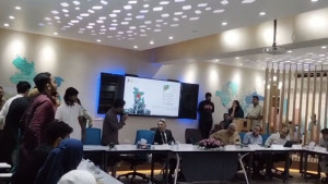শিক্ষককে ফ্যাসিবাদী আখ্যা দিয়ে সভা থেকে ওয়াকআউট ডাকসুর