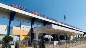 ফ্লাইটে উচ্ছৃঙ্খল আচরণ ও মনিটর ভাঙচুর, বিমানবাহিনীর জিম্মায় যাত্রী