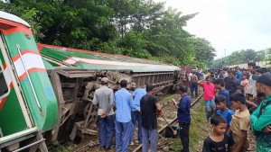সিলেটে ‘উদয়ন এক্সপ্রেস’ ট্রেন লাইনচ্যুত, সারা দেশের সঙ্গে রেল যোগাযোগ বন্ধ