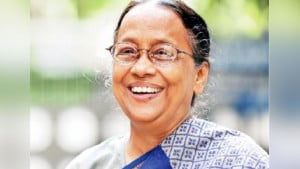 দুর্গাপূজার আনন্দ ছিল শিউলিফুল কুড়োনো