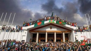 সংবিধান আদেশ ও গণভোটে জোর