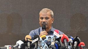রাজনৈতিক দলগুলোর বিরোধের মধ্যে সরকার কী করবে?