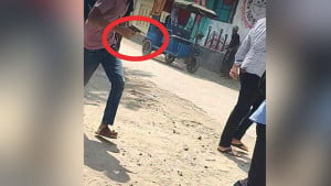 কুমিল্লা ভিক্টোরিয়া কলেজে দুপক্ষের সংঘর্ষ, পিস্তল-রামদা হাতে মহড়া