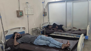 অনশনের ৩৫ ঘণ্টা পর ছয় শিক্ষার্থী অসুস্থ