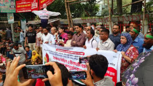 ঠিকাদার প্রথা বিলুপ্ত করে সরাসরি প্রতিষ্ঠানের মাধ্যমে নিয়োগের দাবি আউটসোর্সিং কর্মীদের