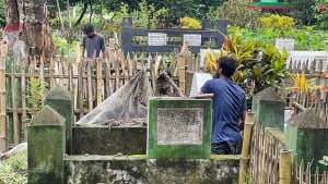 ফরিদা পারভীনের কবর প্রস্তুত, যা বললেন গোরস্থানের খাদেম