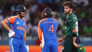 অভিষেকের তাপ নাকি শাহিনের তেজ