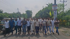 বিরতির পর ফের বাগেরহাট নির্বাচন অফিস ঘেরাও