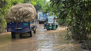 সড়কের খানাখন্দে বৃষ্টির পানি জমে যান চলাচল ব্যাহত