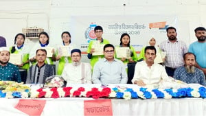 কুমিল্লায় বিতর্ক প্রতিযোগিতায় চ্যাম্পিয়ন কালেক্টরেট স্কুল অ্যান্ড কলেজ