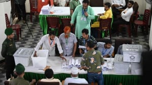 ভোট গণনা শেষ ১৯ কেন্দ্রে, বাকি দুটিও শেষের পথে