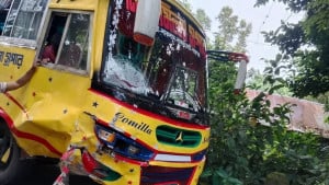 কুমিল্লায় বাস-অটোরিকশার সংঘর্ষে একজন নিহত, আহত ৫