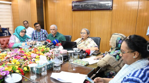 ইলিশের দাম নিয়ন্ত্রণে ব্যর্থতা স্বীকার করলেন মৎস্য উপদেষ্টা