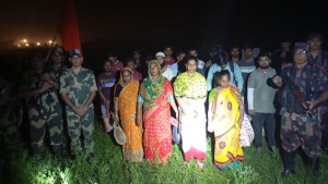 কাজীপুর সীমান্ত দিয়ে ১৮ বাংলাদেশিকে হস্তান্তর করল বিএসএফ