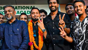ক্রিকেটারদের হয়ে লড়বেন মিঠুন
